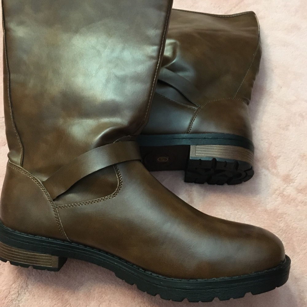 Leather boots for woman. Size 9.0